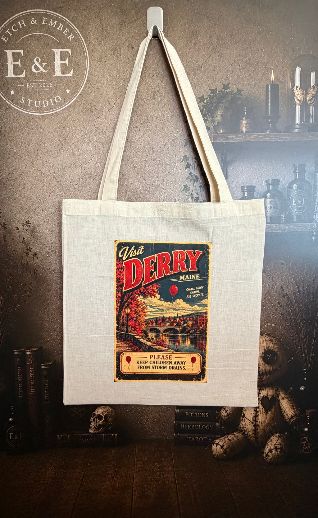 Derry, Maine – Vintage Horror Tourism Tote Bag